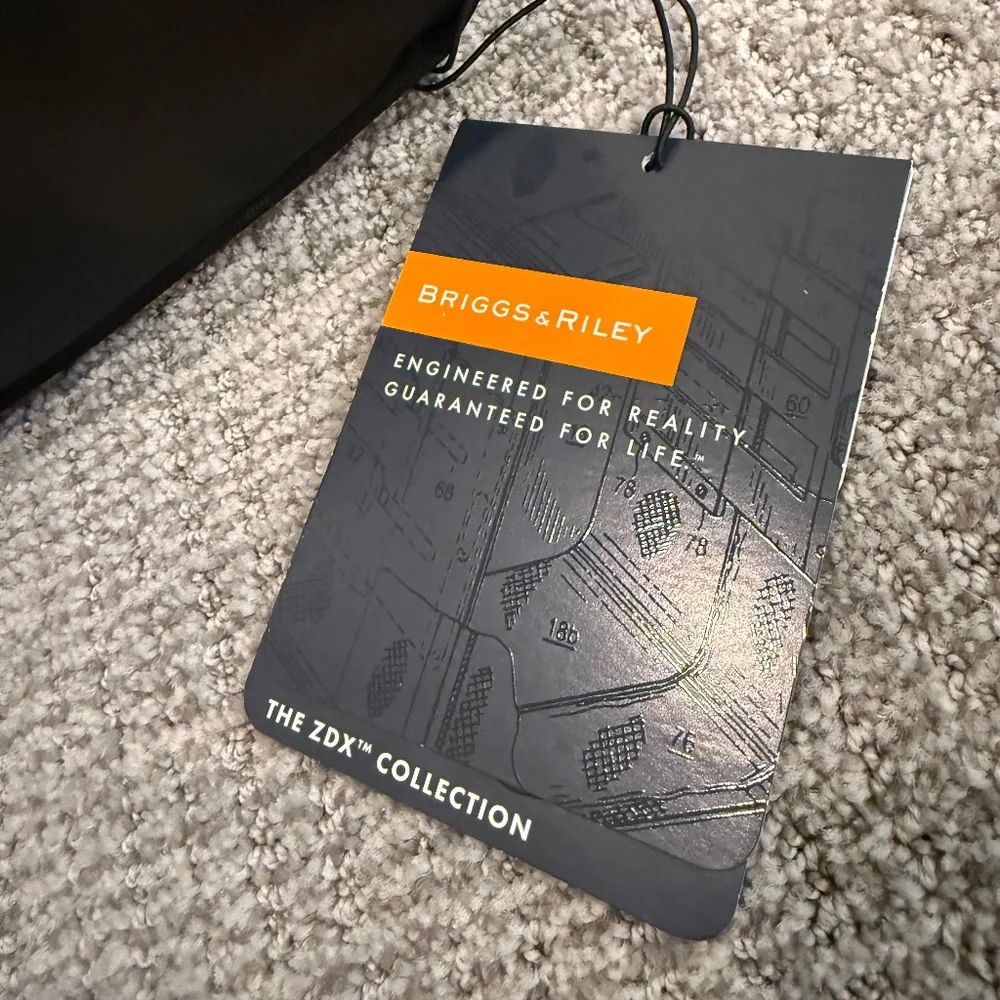 NWT Briggs & Riley Hanging Toiletry Kit - Picture 3 of 6